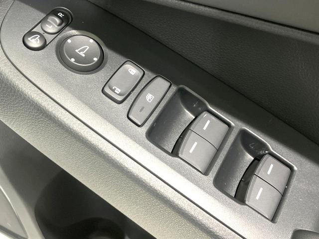 ヴェゼル ｅ：ＨＥＶ　Ｚ　登録済未使用車　９インチコネクトナビ　全周囲カメラ　衝突被害軽減システム　電動リアゲート　ハーフレザーシート　コーナーセンサー　スマートキー　ＬＥＤヘッド　ＥＴＣ２．０　純正１８インチアルミ（30枚目）