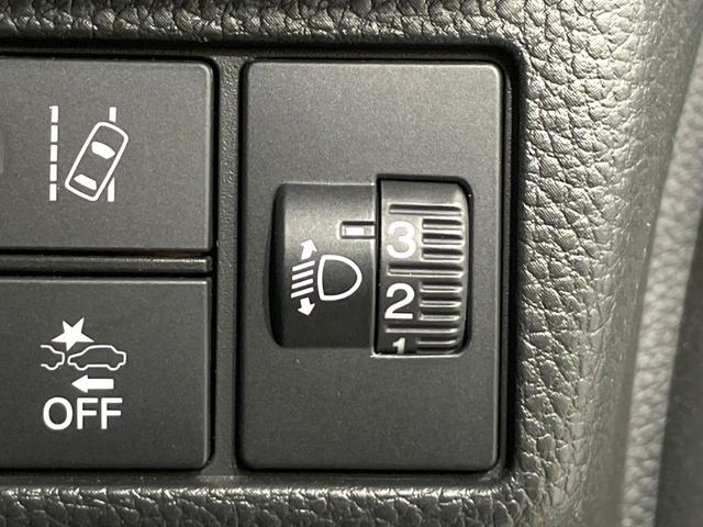 N-BOXカスタム Lターボ 両側電動ドア SDナビ バックカメラ 衝突被害軽減システム 禁煙車 ハーフレザーシート ドラレコ コーナーセンサー スマートキー LEDヘッド ビルトインETC 純正15インチアルミ 車線逸脱警報(31枚目)