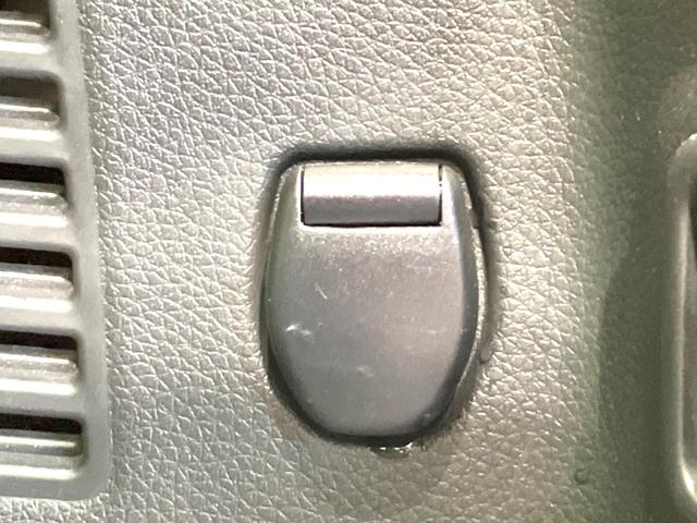 エクストレイル ２０Ｘ　禁煙車　４ＷＤ　ガラスルーフ　純正ナビ　全周囲カメラ　シートヒーター　ＬＥＤヘッドライト　ＥＴＣ　ダウンヒルアシスト　デュアルエアコン　オートエアコン　オートライト　アイドリングストップ（67枚目）