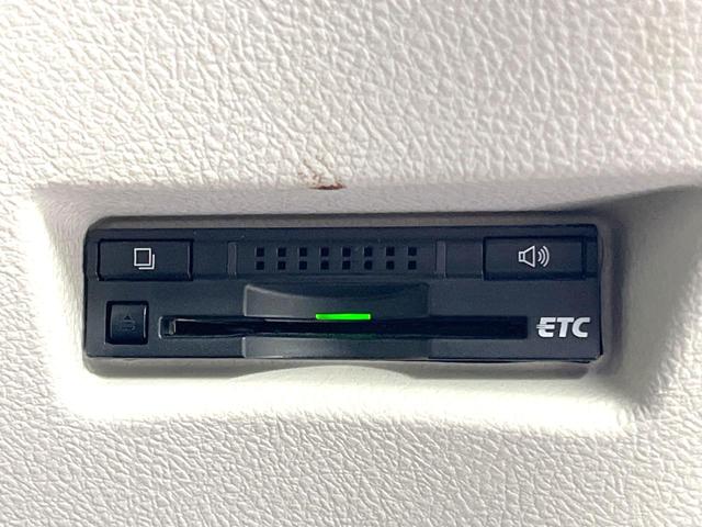 シエンタ G 禁煙車 両側電動ドア 純正ナビ バックカメラ ETC オートエアコン アイドリングストップ ヘッドライトリベライザー バニティミラー 革巻きステアリング ステアリングスイッチ パワーステアリング(6枚目)