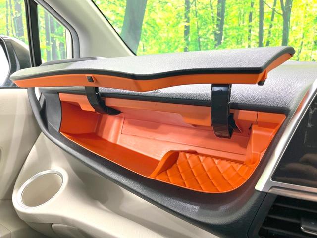 シエンタ G 禁煙車 両側電動ドア 純正ナビ バックカメラ ETC オートエアコン アイドリングストップ ヘッドライトリベライザー バニティミラー 革巻きステアリング ステアリングスイッチ パワーステアリング(45枚目)