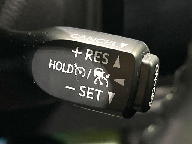 プリウス Sセーフティプラス 禁煙車 純正SDナビ バックカメラ 衝突被害軽減システム レーダークルーズ ドラレコ クリアランスソナー スマートキー LEDヘッド ビルトインETC オートハイビーム 車線逸脱警報 オートライト(5枚目)