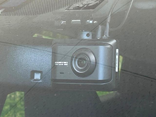 プリウス Sセーフティプラス 禁煙車 純正SDナビ バックカメラ 衝突被害軽減システム レーダークルーズ ドラレコ クリアランスソナー スマートキー LEDヘッド ビルトインETC オートハイビーム 車線逸脱警報 オートライト(6枚目)