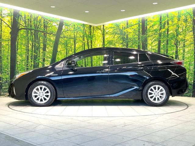 プリウス Sセーフティプラス 禁煙車 純正SDナビ バックカメラ 衝突被害軽減システム レーダークルーズ ドラレコ クリアランスソナー スマートキー LEDヘッド ビルトインETC オートハイビーム 車線逸脱警報 オートライト(27枚目)