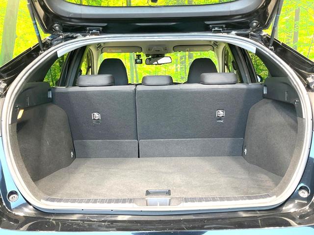 プリウス Sセーフティプラス 禁煙車 純正SDナビ バックカメラ 衝突被害軽減システム レーダークルーズ ドラレコ クリアランスソナー スマートキー LEDヘッド ビルトインETC オートハイビーム 車線逸脱警報 オートライト(39枚目)