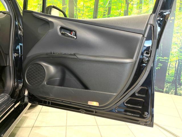 プリウス Sセーフティプラス 禁煙車 純正SDナビ バックカメラ 衝突被害軽減システム レーダークルーズ ドラレコ クリアランスソナー スマートキー LEDヘッド ビルトインETC オートハイビーム 車線逸脱警報 オートライト(43枚目)