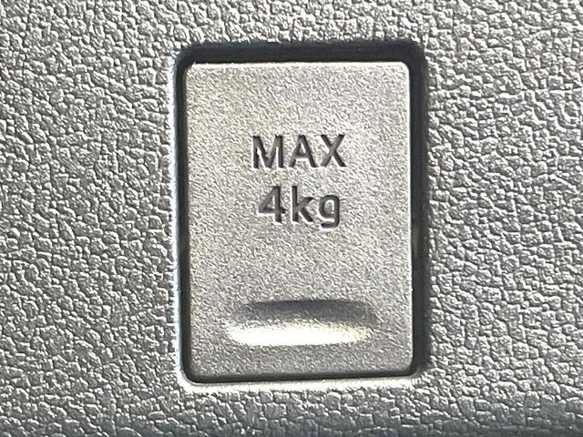 プリウス Sセーフティプラス 禁煙車 純正SDナビ バックカメラ 衝突被害軽減システム レーダークルーズ ドラレコ クリアランスソナー スマートキー LEDヘッド ビルトインETC オートハイビーム 車線逸脱警報 オートライト(48枚目)