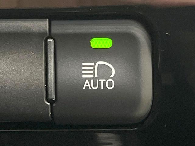 プリウス Sセーフティプラス 禁煙車 純正SDナビ バックカメラ 衝突被害軽減システム レーダークルーズ ドラレコ クリアランスソナー スマートキー LEDヘッド ビルトインETC オートハイビーム 車線逸脱警報 オートライト(52枚目)