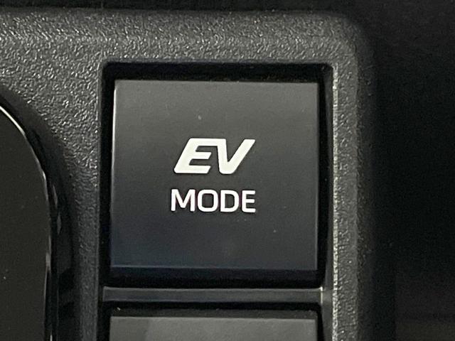 シエンタ ハイブリッドZ 禁煙車 両側電動ドア 純正10.5型ナビ 全周囲カメラ 100V電源 衝突被害軽減システム レーダークルーズ BSM LEDヘッド ドラレコ ETC2.0 オートハイビーム 車線逸脱警報 オートライト(54枚目)