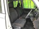 運転席まわりには十分なスペースがあり、大柄な方でもゆったり運転していただける環境です。