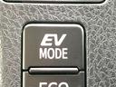 ハイブリッドV 禁煙車 フリップダウンモニター 純正SDナビ 前席シートヒーター 置くだけ充電 電動スライドドア バックカメラ ドラレコ LEDヘッドライト ETC クルコン オートライト 純正15インチAW(47枚目)