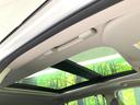 【大型サンルーフ】車内の解放感が一気に上がる大型のパノラマルーフ!季節を問わず開放的で快適なドライブをお楽しみいただけます。流通量も少なく希少価値の高い人気の装備です♪