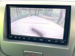 【バックカメラ】駐車時に後方がリアルタイム映像で確認できます。大型商業施設や立体駐車場での駐車時や、夜間のバック時に大活躍！運転スキルに関わらず、今や必須となった装備のひとつです！ 4