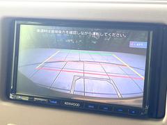 【バックカメラ】駐車時に後方がリアルタイム映像で確認できます。大型商業施設や立体駐車場での駐車時や、夜間のバック時に大活躍！運転スキルに関わらず、今や必須となった装備のひとつです！ 4