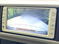 【バックカメラ】駐車時に後方がリアルタイム映像で確認できます。大型商業施設や立体駐車場での駐車時や、夜間のバック時に大活躍！運転スキルに関わらず、今や必須となった装備のひとつです！ 4