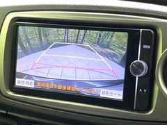 【バックカメラ】駐車時に後方がリアルタイム映像で確認できます。大型商業施設や立体駐車場での駐車時や、夜間のバック時に大活躍！運転スキルに関わらず、今や必須となった装備のひとつです！ 4