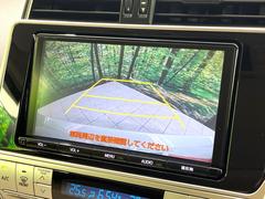 【バックカメラ】駐車時に後方がリアルタイム映像で確認できます。大型商業施設や立体駐車場での駐車時や、夜間のバック時に大活躍！運転スキルに関わらず、今や必須となった装備のひとつです！ 6