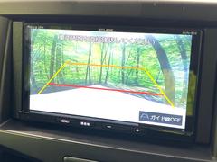 【バックカメラ】駐車時に後方がリアルタイム映像で確認できます。大型商業施設や立体駐車場での駐車時や、夜間のバック時に大活躍！運転スキルに関わらず、今や必須となった装備のひとつです！ 4