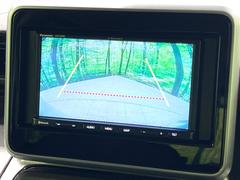 【バックカメラ】駐車時に後方がリアルタイム映像で確認できます。大型商業施設や立体駐車場での駐車時や、夜間のバック時に大活躍！運転スキルに関わらず、今や必須となった装備のひとつです！ 5