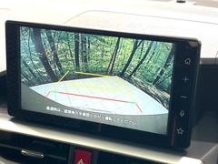 【バックカメラ】駐車時に後方がリアルタイム映像で確認できます。大型商業施設や立体駐車場での駐車時や、夜間のバック時に大活躍！運転スキルに関わらず、今や必須となった装備のひとつです！ 4