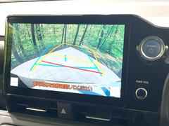 【バックカメラ】駐車時に後方がリアルタイム映像で確認できます。大型商業施設や立体駐車場での駐車時や、夜間のバック時に大活躍！運転スキルに関わらず、今や必須となった装備のひとつです！ 4