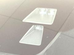 【スマートシティブレーキサポート】低速走行中に前方の車両等を認識し、衝突しそうな時は警報とブレーキで衝突回避と被害軽減をアシスト。より安全にドライブをお楽しみいただけます。 4