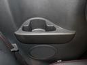 後部座席にもドリンクホルダーがついています。