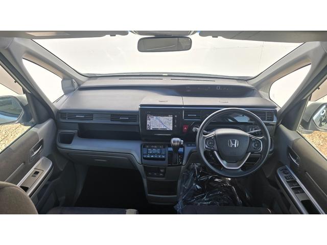 ステップワゴン Ｇ　ＥＴＣ　バックカメラ　ナビ　オートクルーズコントロール　両側電動スライドドア　スマートキー　電動格納ミラー　３列シート　ウォークスルー　ＣＶＴ　ＣＤ　ＵＳＢ　盗難防止システム　衝突安全ボディ　ＡＢＳ（2枚目）