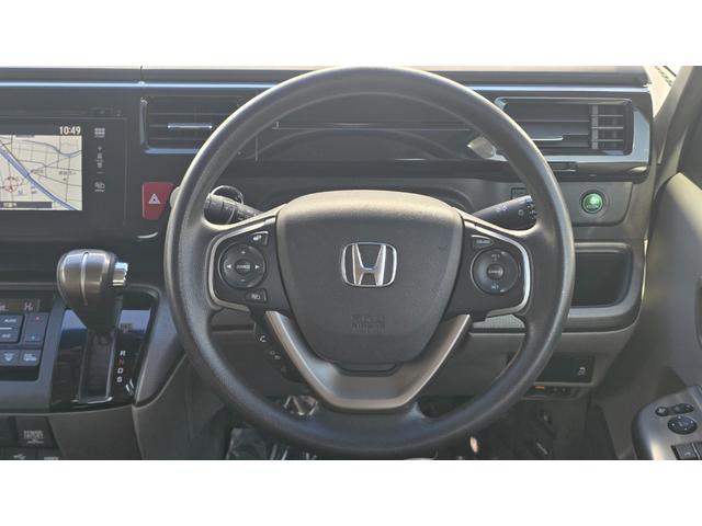 ステップワゴン Ｇ　ＥＴＣ　バックカメラ　ナビ　オートクルーズコントロール　両側電動スライドドア　スマートキー　電動格納ミラー　３列シート　ウォークスルー　ＣＶＴ　ＣＤ　ＵＳＢ　盗難防止システム　衝突安全ボディ　ＡＢＳ（3枚目）