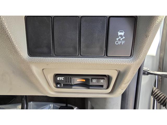 ステップワゴン Ｇ　ＥＴＣ　バックカメラ　ナビ　オートクルーズコントロール　両側電動スライドドア　スマートキー　電動格納ミラー　３列シート　ウォークスルー　ＣＶＴ　ＣＤ　ＵＳＢ　盗難防止システム　衝突安全ボディ　ＡＢＳ（7枚目）