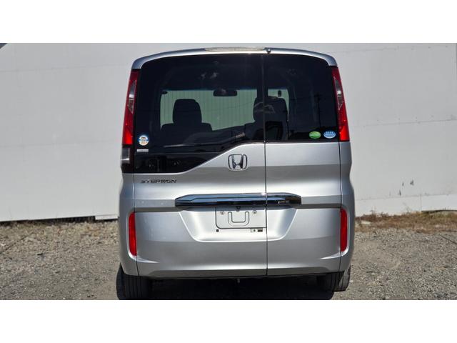 ステップワゴン Ｇ　ＥＴＣ　バックカメラ　ナビ　オートクルーズコントロール　両側電動スライドドア　スマートキー　電動格納ミラー　３列シート　ウォークスルー　ＣＶＴ　ＣＤ　ＵＳＢ　盗難防止システム　衝突安全ボディ　ＡＢＳ（17枚目）