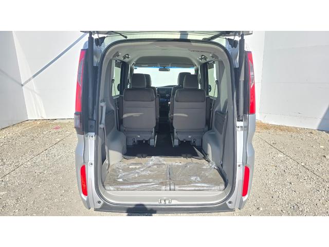 ステップワゴン Ｇ　ＥＴＣ　バックカメラ　ナビ　オートクルーズコントロール　両側電動スライドドア　スマートキー　電動格納ミラー　３列シート　ウォークスルー　ＣＶＴ　ＣＤ　ＵＳＢ　盗難防止システム　衝突安全ボディ　ＡＢＳ（18枚目）