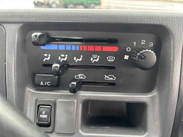 　４ＷＤ　軽トラック　ＡＴ　アルミホイール　エアコン　パワーステアリング　運転席エアバッグ(16枚目)