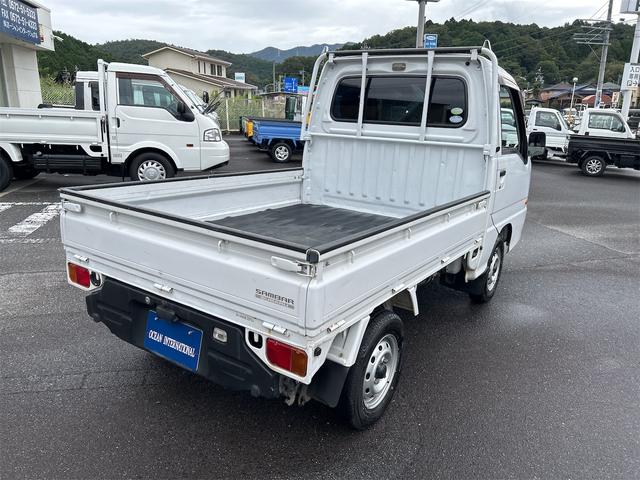 サンバートラック ＴＢ　４ＷＤ　軽トラック　ＭＴ　ナビ　エアコン　運転席エアバッグ（5枚目）