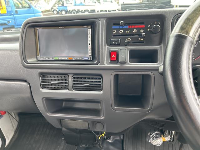 サンバートラック ＴＢ　４ＷＤ　軽トラック　ＭＴ　ナビ　エアコン　運転席エアバッグ（15枚目）