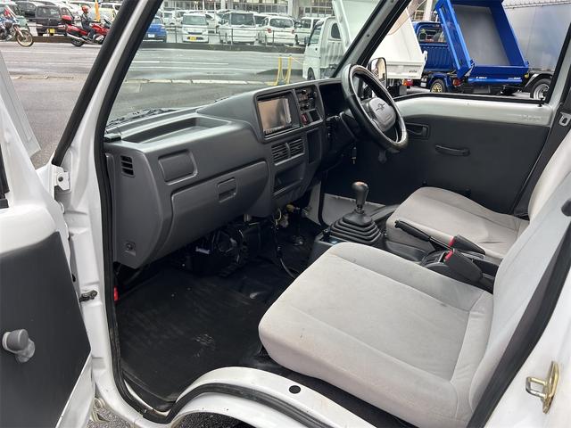 サンバートラック ＴＢ　４ＷＤ　軽トラック　ＭＴ　ナビ　エアコン　運転席エアバッグ（29枚目）