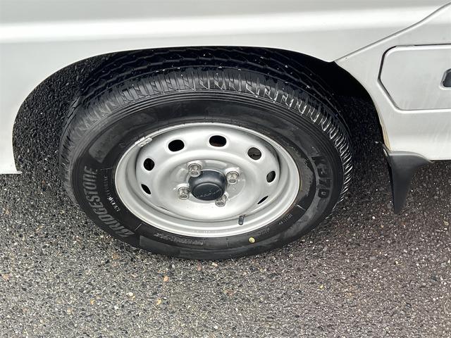 サンバートラック ＴＢ　４ＷＤ　軽トラック　ＭＴ　ナビ　エアコン　運転席エアバッグ（41枚目）
