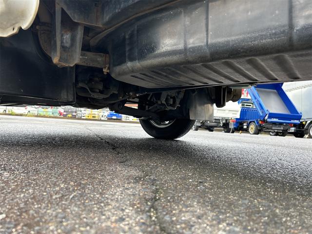 サンバートラック ＴＢ　４ＷＤ　軽トラック　ＭＴ　ナビ　エアコン　運転席エアバッグ（62枚目）