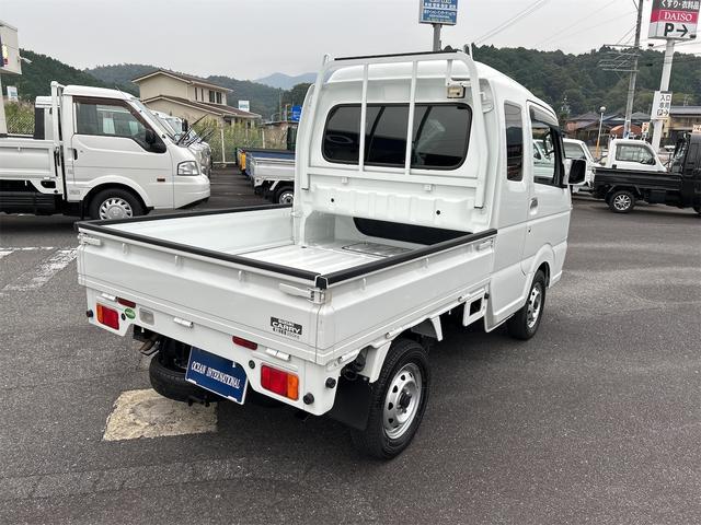 スーパーキャリイ Ｘ　４ＷＤ　軽トラック　ＭＴ　ナビ　キーレスエントリー　エアコン　パワーステアリング　パワーウィンドウ　運転席エアバッグ　助手席エアバッグ（5枚目）