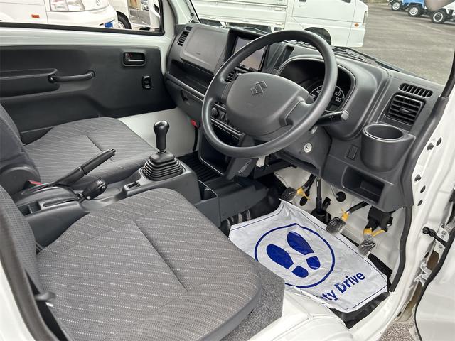 スーパーキャリイ Ｘ　４ＷＤ　軽トラック　ＭＴ　ナビ　キーレスエントリー　エアコン　パワーステアリング　パワーウィンドウ　運転席エアバッグ　助手席エアバッグ（10枚目）
