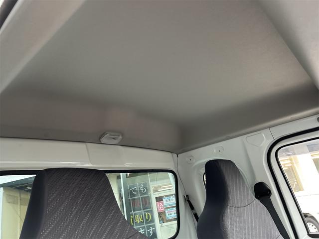 スーパーキャリイ Ｘ　４ＷＤ　軽トラック　ＭＴ　ナビ　キーレスエントリー　エアコン　パワーステアリング　パワーウィンドウ　運転席エアバッグ　助手席エアバッグ（11枚目）