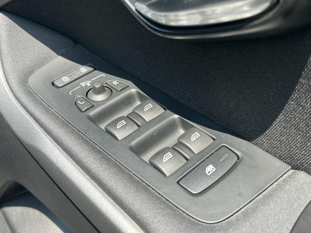 Ｖ４０ クロスカントリー　Ｄ４　キネティック　６カ月保証付き　後期　Ｂカメラ　Ｂｌｕｅｔｏｏｔｈ　社外ＡＷ　純正ナビ　ＣＤ　ＡＡＣ　プッシュスタート　クルーズコントロール　ルーフレール　ＵＳＢポート　ＦＭ・ＡＭ　ＢＬＩＳ　リアフォグライト（39枚目）