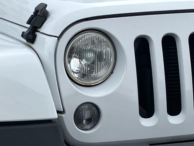 ジープ・ラングラーアンリミテッド サハラ　茶革　ルーフラック　社外ＡＷ　シートヒーター　社外ナビ　Ｂｌｕｅｔｏｏｔｈ　ＴＶ　クルーズコントロール　バックカメラ（12枚目）