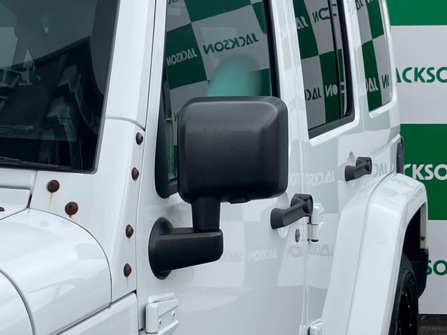 ジープ・ラングラーアンリミテッド サハラ　茶革　ルーフラック　社外ＡＷ　シートヒーター　社外ナビ　Ｂｌｕｅｔｏｏｔｈ　ＴＶ　クルーズコントロール　バックカメラ（17枚目）