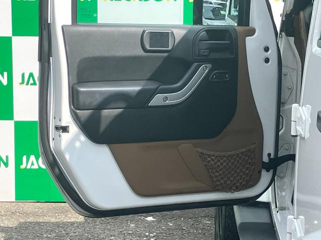 ジープ・ラングラーアンリミテッド サハラ　茶革　ルーフラック　社外ＡＷ　シートヒーター　社外ナビ　Ｂｌｕｅｔｏｏｔｈ　ＴＶ　クルーズコントロール　バックカメラ（18枚目）