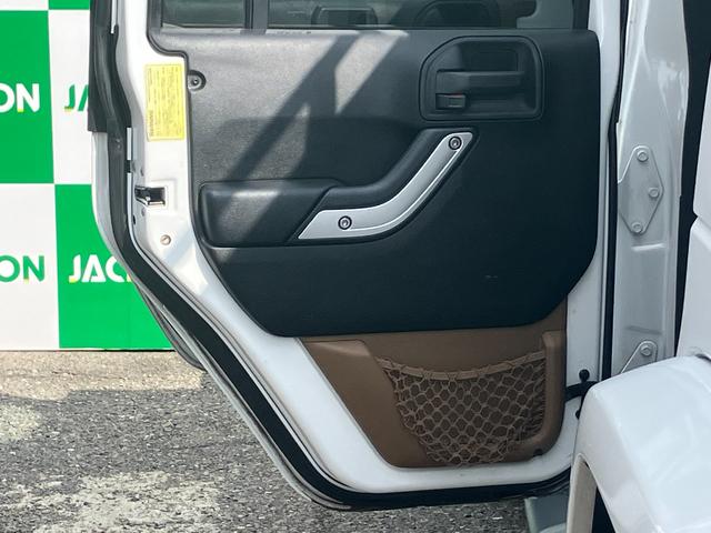 ジープ・ラングラーアンリミテッド サハラ　茶革　ルーフラック　社外ＡＷ　シートヒーター　社外ナビ　Ｂｌｕｅｔｏｏｔｈ　ＴＶ　クルーズコントロール　バックカメラ（19枚目）