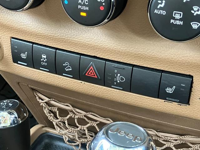 ジープ・ラングラーアンリミテッド サハラ　茶革　ルーフラック　社外ＡＷ　シートヒーター　社外ナビ　Ｂｌｕｅｔｏｏｔｈ　ＴＶ　クルーズコントロール　バックカメラ（30枚目）