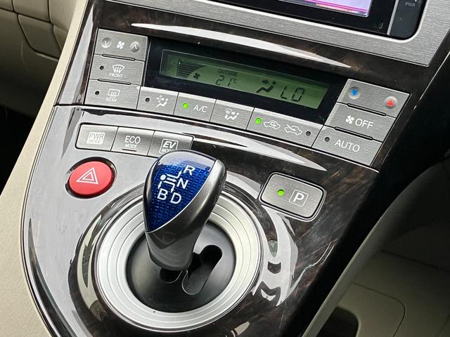 プリウス Ｓマイコーデ　純正ナビ　Ｂｌｕｅｔｏｏｔｈ　ＴＶ　バックカメラ　ＥＴＣ　レザーシート　社外ＡＷ　キーレス　ＨＩＤヘッドライト　ユーザー買取（32枚目）