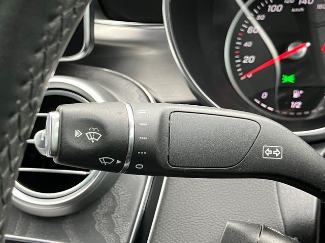 Ｃクラス Ｃ１８０カブリオレスポーツ　赤幌　電動オープン　純正ナビ　バックカメラ　Ｂｌｕｅｔｏｏｔｈ　ＬＥＤヘッドライト　純正１９ＡＷ　黒革　メモリー付きパワーシート　シートヒーター　レーンキープアシスト　ＥＴＣ　パドルシフト（56枚目）