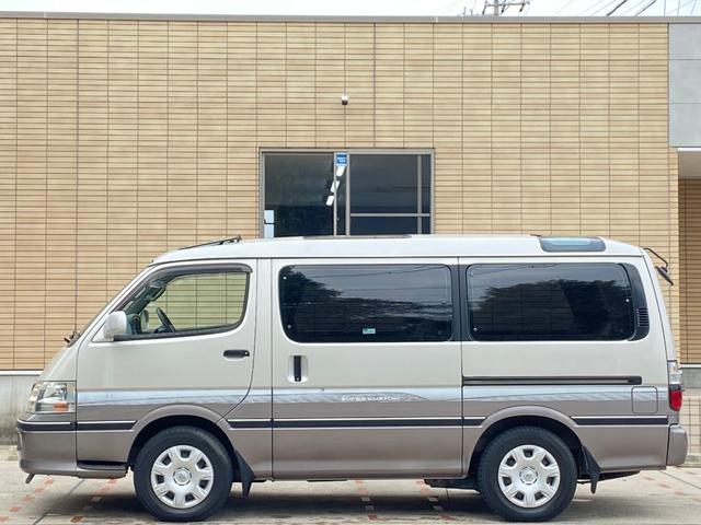 ハイエースワゴン スーパーカスタムＧ　トリプルムーンルーフ　１００系最終後期型　実走行３．７万キロ　純正専用レースカバー　２列目回転シート　デュアルエアコン（後席）　ＥＴＣ　１００Ｖ電源×２　イージークローザースライドドア　トリプルルーフ　電格ドアミラー　リアフィルム　大型蛍光灯（6枚目）
